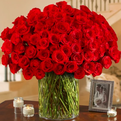 Valentine 100 Roses in Vase