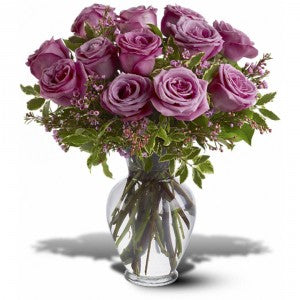 Bouquet d'une douzaine de roses violettes (lavande)