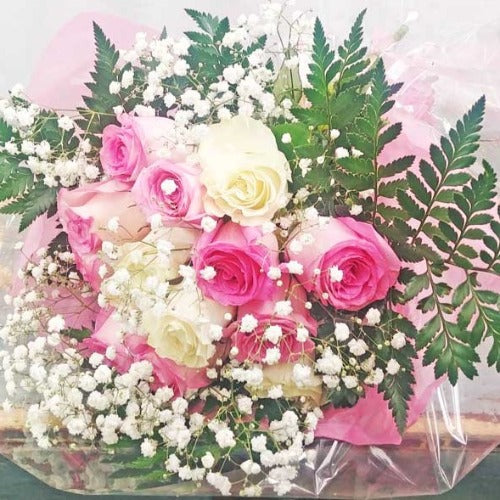 Bouquet noué à la main - Douce affection (une douzaine de roses)