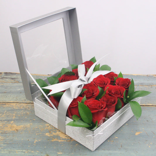 Love In The Box ( one dozen roses )