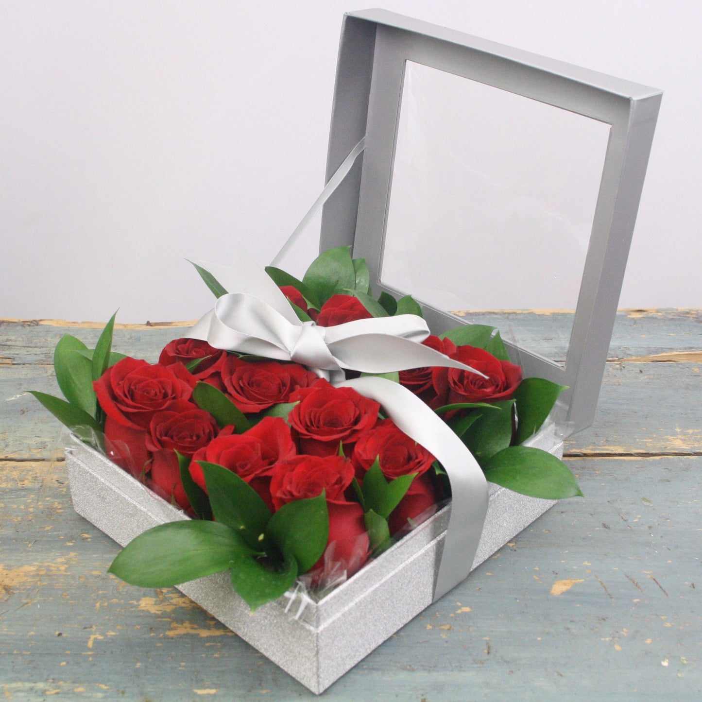 Love In The Box ( one dozen roses )